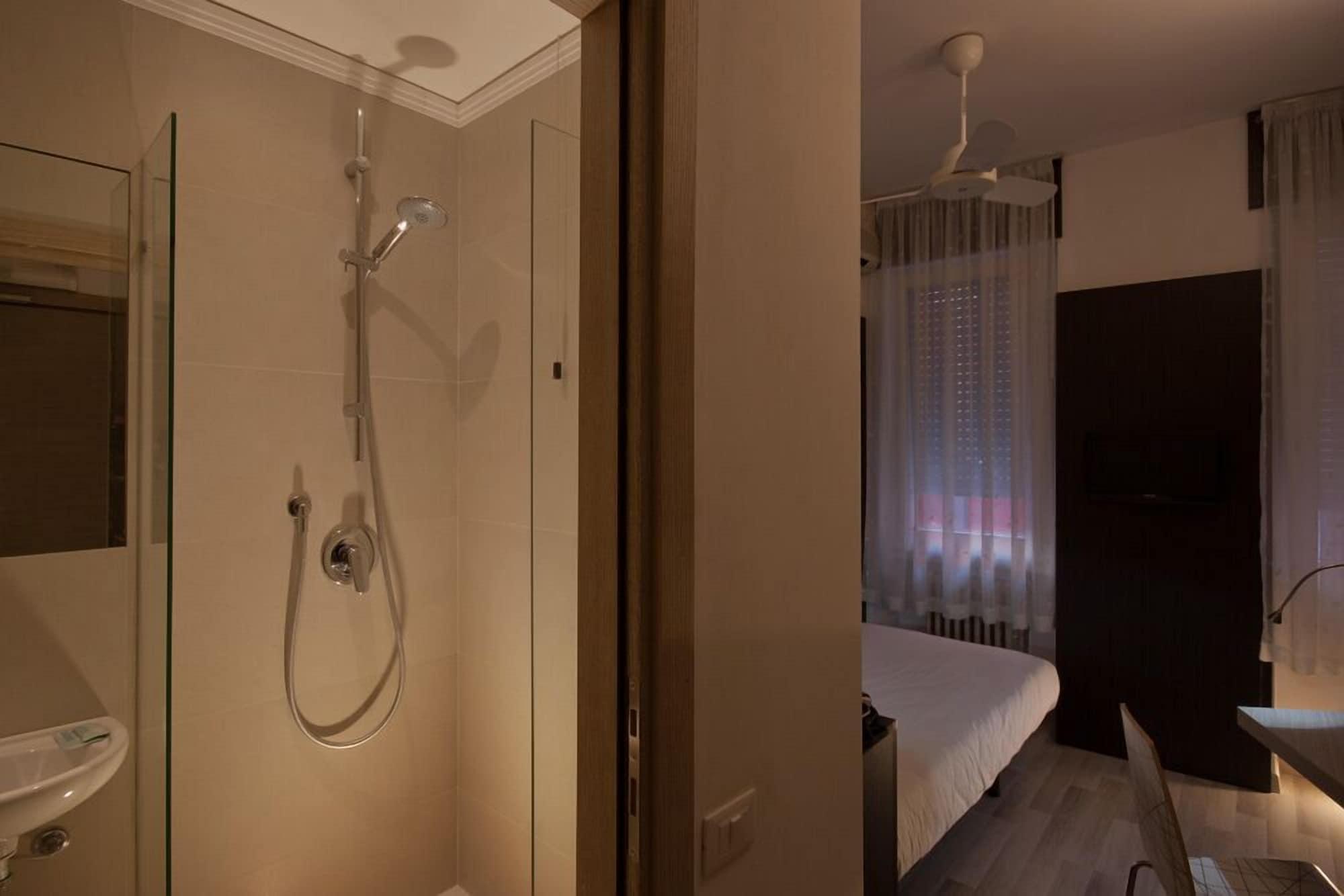 Genius Hotel Downtown Milano Esterno foto
